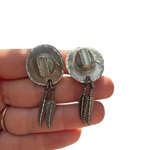 Western Cowboy Hat Cowgirl Feather Dangle Earrings Silver Tone Clip On